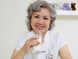 10 nguyên tắc ăn uống lành mạnh cho người cao tuổi