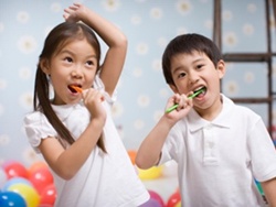 Chăm sóc răng cho trẻ