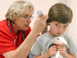 Phòng bệnh viêm tai giữa ở trẻ nhỏ