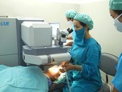 Phẫu thuật điều trị lão thị