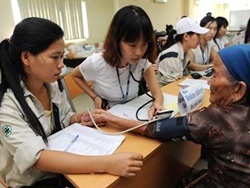 Hàng nghìn dân nghèo nhận hỗ trợ y tế của Mỹ, Hàn Quốc