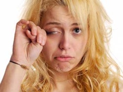 8 thói quen làm “xấu” gương mặt